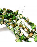 Concha de mar. Rectangular. Verde. 8x8 milímetros.  1 mm perforación. 40 unidades hilo (aproximado).