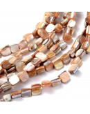 Concha de mar. Rectangular. Naranja suave. 8x8 milímetros. 1 mm perforación. 40 uds hilo (aprox.).