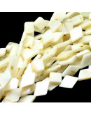 Concha de mar. Rombo. Natural. 15x10 milímetros. 1 mm perforación. 26 uds hilo (aproximado).