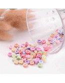 Letra varios colores. Moneda varios colores. 7 mm diámetro. 2 mm perforación. 100 uds (aprox.)