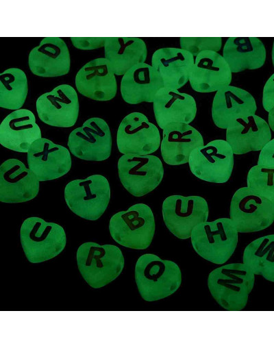 Letra varios colores. Corazón fluorescente. 7x7x4 milímetros. 1,6 mm perforación. 100 uds (aprox)