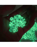 Letra negra. Moneda fluorescente. 7 milímetros diámetro. 1,5 mm perforación. 100 uds aproximado.