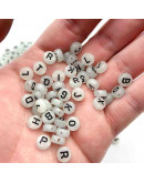 Letra negra. Moneda fluorescente. 7 milímetros diámetro. 1,5 mm perforación. 100 uds aproximado.