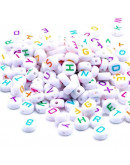 Letra varios colores. Moneda blanca. 7 milímetros diámetro. 1.5 mm perforación. 100 uds aproximado.