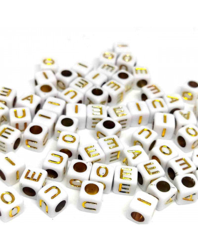 Letra dorada (vocales). Cubo blanco. 6 milímetros lado. 3 mm perforación. 100 unidade aproximado.