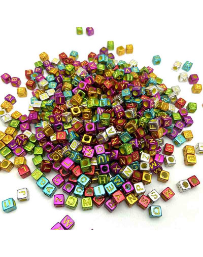 Letra amarilla. Cubo varios colores (eléctricos). 6 mm lado. 1,5 mm perforación. 100 unidades aprox.