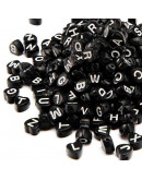 Letra blanca. Corazón negro. 7 milímetros lado. 1,5 mm perforación. 100 unidades aproximado.