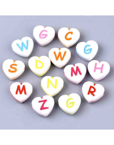 Letra varios colores. Corazón blanco. 10x11x5 milímetros. 1,8 mm perforación. 35 uds aproximado.