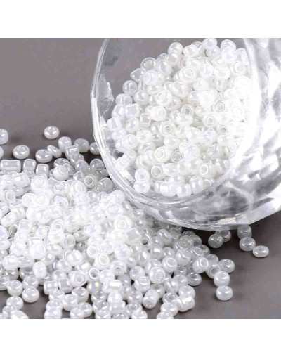 Chaquira. Color Sólido Ceylan. WHITE.  2 mm. 1 mm perforación. 40 gramos (2600 uds aprox)