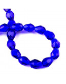 Gota faceteada. Azul. 8x6 milímetros. 1 mm perforación. 70 unidades hilo (aproximado). Gota faceteada. Azul. 8x6 milímetros. 1 mm perforación. 70 unidades hilo (aproximado).