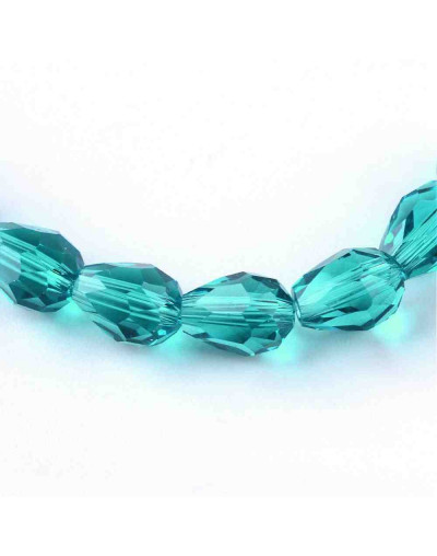 Gota faceteada. Celeste. 8x6 milímetros. 1 mm perforación. 70 unidades hilo (aproximado).