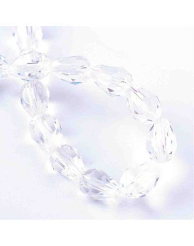 Gota faceteada. Cristal. 8x6 milímetros. 1 mm perforación. 70 unidades hilo (aproximado). Gota faceteada. Cristal. 8x6 milímetros. 1 mm perforación. 70 unidades hilo (aproximado).
