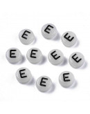 Letra negra. Vocales. Moneda fluorescente. 7 milímetros diámetro. 1,5 mm perforación. 100 uds aprox.