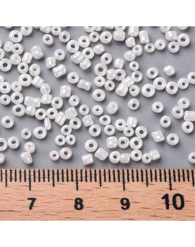 Color Sólido Lustrado. WHITE. 2 milímetros. 1 mm perforación. 40 gramos