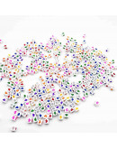 Corazón varios colores. Cubo blanco. 6 milímetros lado. 3 mm perforación. 100 uds aproximado.