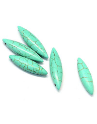 Turquesa sintética. Ovalada. 31x8x6 milímetros. 1,5 mm perforación. 4 unidades.