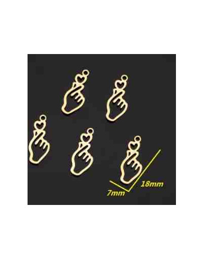 Mano - Corazón. Acero inoxidable.Color dorado.15 milímetros.1 unidad