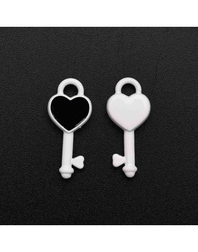 Corazón-Llave. Aleación de cobre y esmalte.16x7 milímetros. 1,8 mm perforación. 4 unidades