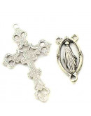 Set para rosario. Aleación plateda. Cruz: 43x26 mm. Enlace: 25x13 mm. 2 mm perforación. 1 Set.