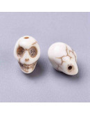 Howlite. Calaveras. Blanco hueso. 13x10x12 mm. 1 mm perforación. 15 unidades Howlite. Calaveras. Blanco hueso. 13x10x12 mm. 1 mm perforación. 15 unidades
