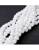 Jade. Blanco. 08 milímetros diámetro. 1 mm perforación. 40 unidades hilo (aproximado)