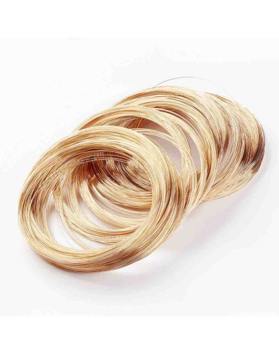 Acero memoria. Color dorado. Calibre 18 (1 mm). 11,50 centímetros diámetro. 10 vueltas.