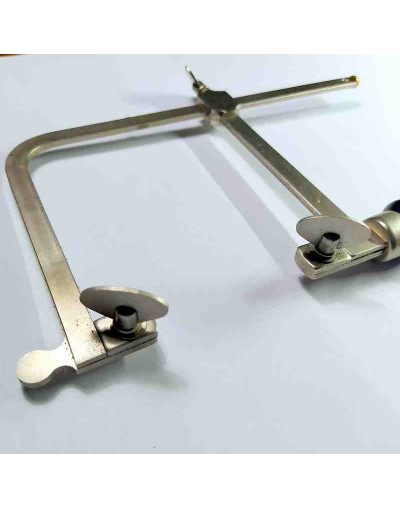 Arco de sierra. 5" (125 milímetros). Tipo alemán. Ajustable. 1 unidad. Arco de sierra. 5" (125 milímetros). Tipo alemán. Ajustable. 1 unidad.