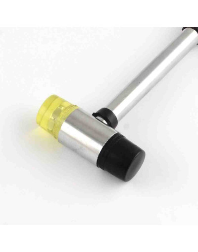 Martillo doble cabeza. Goma y plástico. Mango metálico. 24 cm mango. 6x2,5 cm cabeza. 1 unidad.