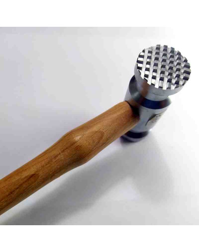 Martillo de formas. Líneas y cruces. 23 centímetros mango. 7 centímetros cabeza. 1 unidad.