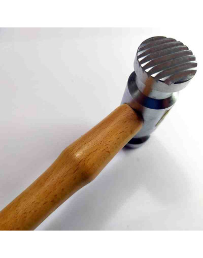 Martillo de formas. Lineas y puntos. 23 centímetros mango. 7 centímetros cabeza. 1 unidad.