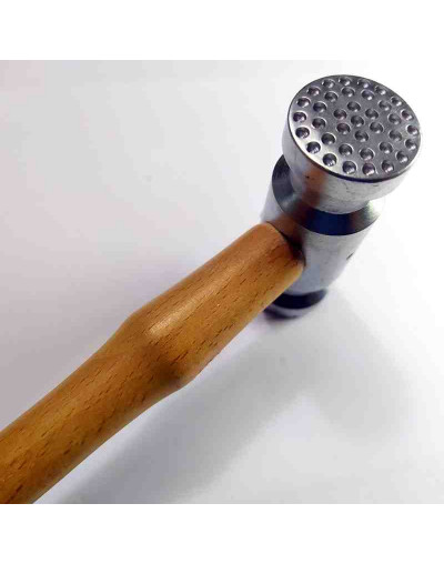 Martillo de formas. Lineas y puntos. 23 centímetros mango. 7 centímetros cabeza. 1 unidad.