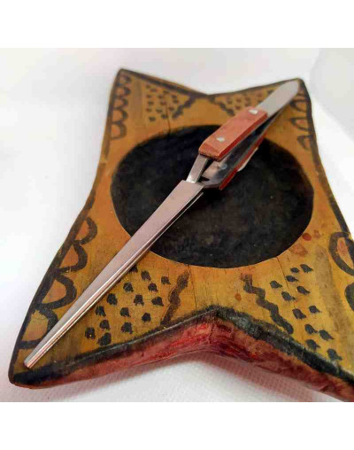 Pinza inversa. Punta recta. Mango con madera. 165 milímetros. 1 unidad.