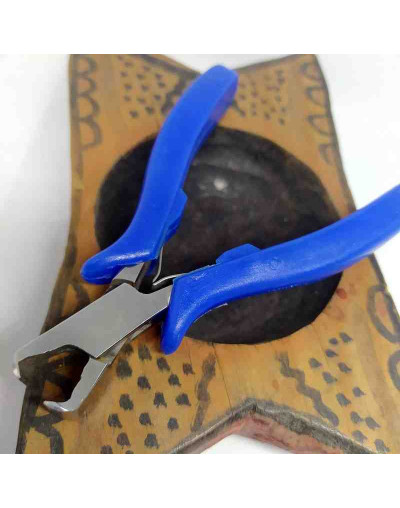 Pinza corte frontal. Acero. 130 milímetros. Mango confortable. 1 unidad.