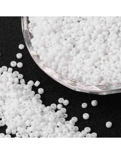 Chaquira. Color Sólido. WHITE. 2 mm. 1 mm perforación. 40 gramos (2600 uds aprox)
