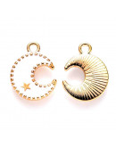 Luna-Estrella. Aleación de cobre y esmalte. Blanco y dorado. 16x13x2 mm. 1.5 mm perforación. 4 uds