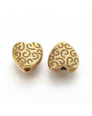Corazón (7). Aleación de cobre. Color dorado antiguo. 9x9x4 mm. 1.5 mm perforación. 10 uds.