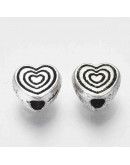 Corazón (6). Aleación de cobre. Color plata antigua. 6x6x3 mm. 1 mm perforación. 20 uds.