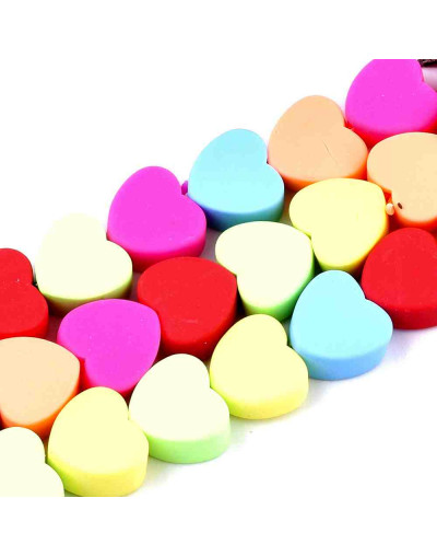 Corazones. Varios colores. 9,5x10x5 milímetros. 1,2 mm perforación. 40 unidades hilo (aproximado).