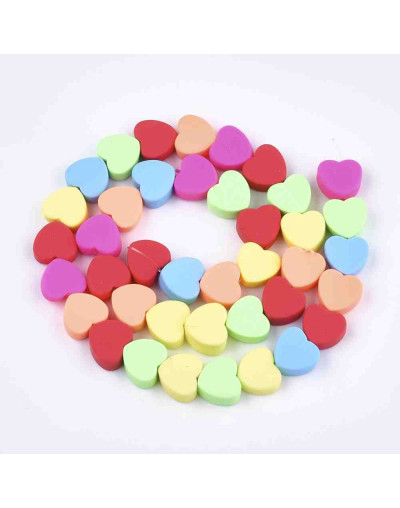 Corazones. Varios colores. 9,5x10x5 milímetros. 1,2 mm perforación. 40 unidades hilo (aproximado).