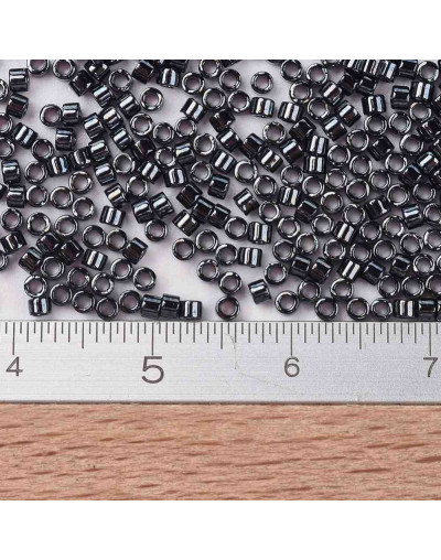 MIYUKI Delica. Color: GUNMETAL. 1,3x1,6 mm (11/0). 0,8 mm perforación. 10 gramos (2000 uds aprox).
