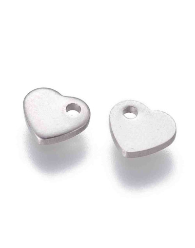 Corazón. Acero inoxidable. Color plateado. 5x6x1 mm. 1 mm perforación. 10 unidades