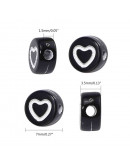 Corazón blanco. Moneda negra. 7 milímetros diámetro. 1,5 mm perforación. 100 uds aproximado.