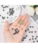 Corazón blanco. Moneda negra. 7 milímetros diámetro. 1,5 mm perforación. 100 uds aproximado.