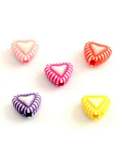 Corazón (1). Varios colores. 7,5x8x4 milímetros. 2 mm perforación. 100 unidades aproximado.
