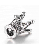 Corona (3). Aleación de cobre. Color plata antigua 12,5x12x12 mm. 2,5 mm perforación. 2 uds