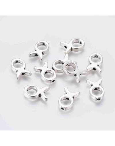 Jesús (Fish). Aleación de cobre. Color plateado. 13,5x9x3 mm. 2 mm perforación. 10 uds