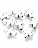 Cruces. Aleación de cobre. Color plata antigua. 15x12x5 mm. 2 mm perforación. 10 unidades