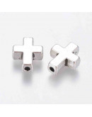 Cruces. Aleación de cobre. Color plata antigua. 15x12x5 mm. 2 mm perforación. 10 unidades