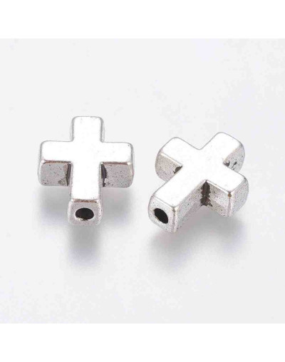 Cruces. Aleación de cobre. Color plata antigua. 15x12x5 mm. 2 mm perforación. 10 unidades
