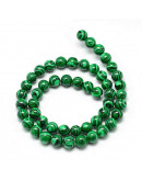 Malaquita sintética. 06 milímetros diámetro. 1 mm perforación. 60 unidades hilo (aproximado).